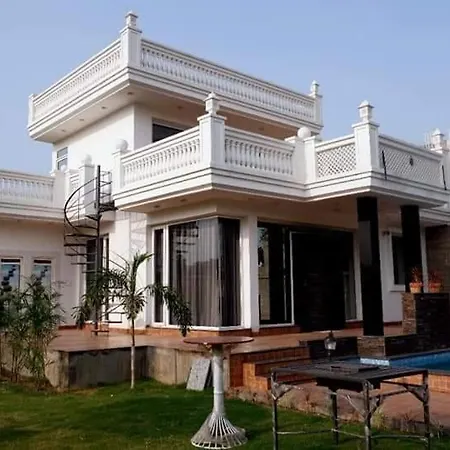 Greystone Villa, Swiming Pool , Bbq , Big Garden, Pool Table, Party Speaker, Bathtub, Kitchen, 15Mins To Golden Temple-3